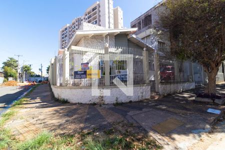 Casa para alugar com 369m², 5 quartos e 2 vagas Casa para alugar com 369m², 5 quartos e 2 vagasFachada