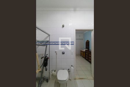 Casa para alugar com 369m², 5 quartos e 2 vagas Casa para alugar com 369m², 5 quartos e 2 vagasBanheiro da Suíte 03