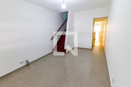 Sala de casa para alugar com 5 quartos, 115m² em Vila Francisco Remeikis, Taboão da Serra