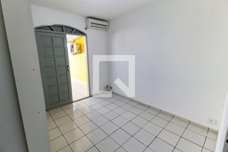 Suíte 1 de casa para alugar com 5 quartos, 115m² em Vila Francisco Remeikis, Taboão da Serra