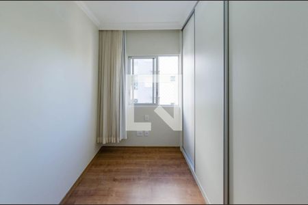 Quarto 1 de apartamento para alugar com 2 quartos, 56m² em João Pinheiro, Belo Horizonte