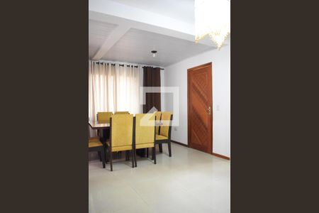 Sala 1 de casa para alugar com 4 quartos, 130m² em Uberaba, Curitiba