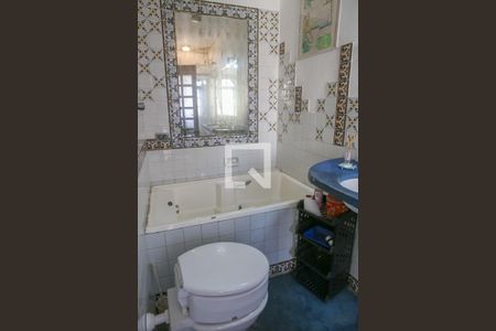 Casa para alugar com 220m², 3 quartos e 2 vagas Casa para alugar com 220m², 3 quartos e 2 vagasBanheiro da Suíte