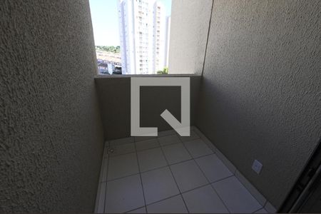 Varanda da sala  de apartamento para alugar com 3 quartos, 70m² em Setor Marechal Rondon, Goiânia