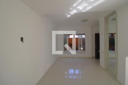 Sala 1 de casa para alugar com 3 quartos, 250m² em Jardim Prudência, São Paulo