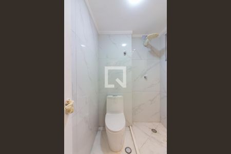 Banheiro de apartamento para alugar com 2 quartos, 50m² em Quitaúna, Osasco