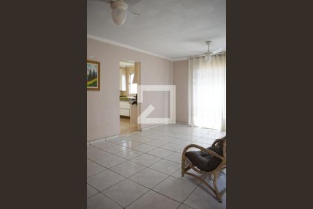 Sala de casa de condomínio para alugar com 3 quartos, 120m² em Uberaba, Curitiba
