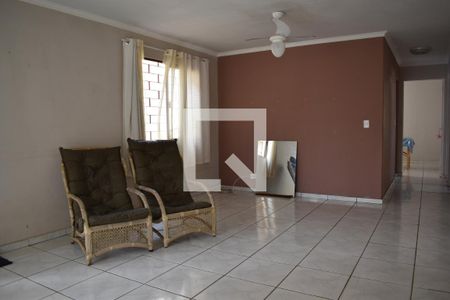 Sala de casa de condomínio para alugar com 3 quartos, 120m² em Uberaba, Curitiba