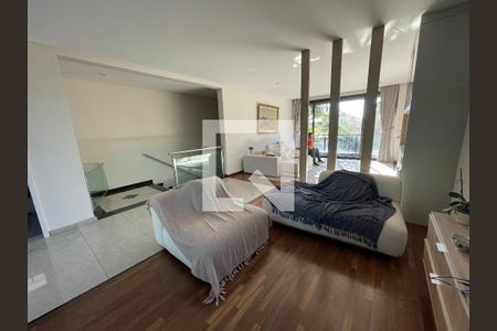Sala de casa de condomínio para alugar com 4 quartos, 546m² em Parque dos Príncipes, São Paulo