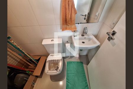 Apartamento à venda com 93m², 2 quartos e 1 vaga Apartamento à venda com 93m², 2 quartos e 1 vagaBanheiro social