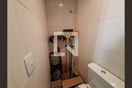 Apartamento à venda com 93m², 2 quartos e 1 vaga Apartamento à venda com 93m², 2 quartos e 1 vagaBanheiro social