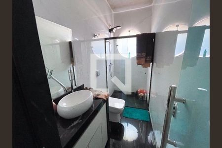 banheiro  de apartamento para alugar com 2 quartos, 55m² em Eldorado, Contagem