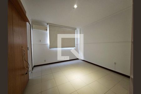 Apartamento à venda com 3 quartos, 115m² em Charitas, Niterói