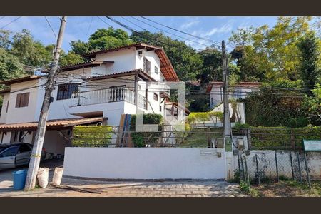 Casa à venda com 4 quartos, 190m² em Pendotiba, Niterói