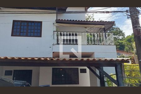 Casa à venda com 4 quartos, 190m² em Pendotiba, Niterói