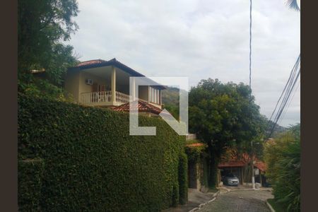 Casa à venda com 4 quartos, 285m² em Charitas, Niterói