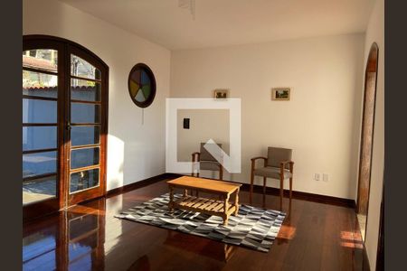 Casa à venda com 5 quartos, 345m² em Itaipu, Niterói