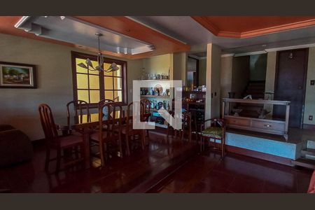 Casa à venda com 5 quartos, 350m² em Camboinhas, Niterói