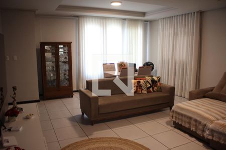 Sala de casa de condomínio à venda com 4 quartos, 185m² em Centro, Contagem