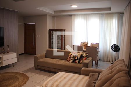 Sala de casa de condomínio à venda com 4 quartos, 185m² em Centro, Contagem