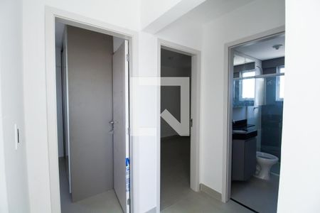 Corredor de apartamento para alugar com 3 quartos, 80m² em Ipiranga, Belo Horizonte