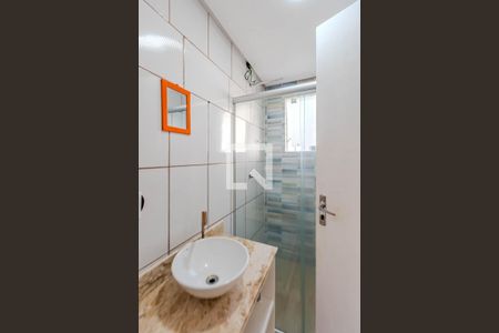 Banheiro de casa à venda com 1 quarto, 70m² em Vila Nova, Porto Alegre