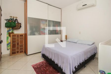 Quarto 1 de casa à venda com 3 quartos, 270m² em Vila Hamburguesa, São Paulo