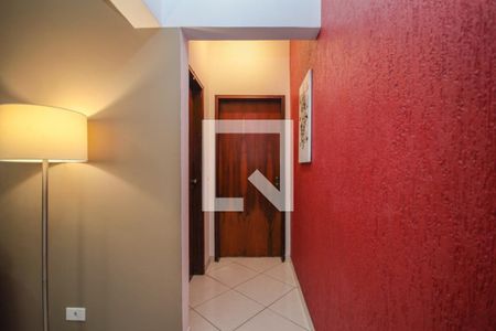 Corredor de casa à venda com 3 quartos, 270m² em Vila Hamburguesa, São Paulo