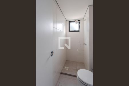 Banheiro de kitnet/studio para alugar com 1 quarto, 43m² em Vila Joao Pessoa, Porto Alegre