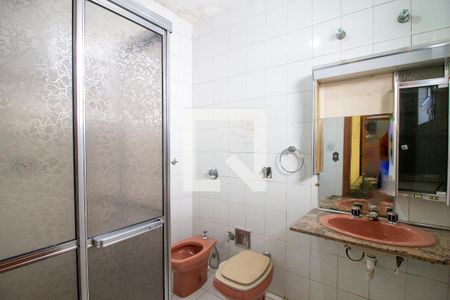 Casa à venda com 430m², 4 quartos e 4 vagas Casa à venda com 430m², 4 quartos e 4 vagasBanheiro da Suíte 2