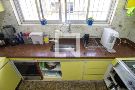 Casa à venda com 430m², 4 quartos e 4 vagas Casa à venda com 430m², 4 quartos e 4 vagasCozinha