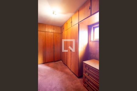 Casa à venda com 430m², 4 quartos e 4 vagas Casa à venda com 430m², 4 quartos e 4 vagasCloset da Suíte Master