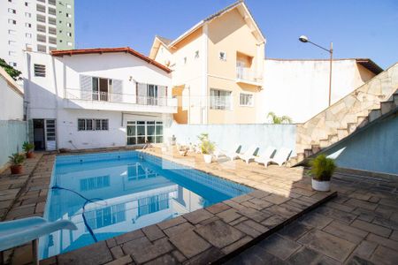 Casa à venda com 430m², 4 quartos e 4 vagas Casa à venda com 430m², 4 quartos e 4 vagasQuintal