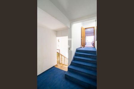 Casa à venda com 430m², 4 quartos e 4 vagas Casa à venda com 430m², 4 quartos e 4 vagasCorredor