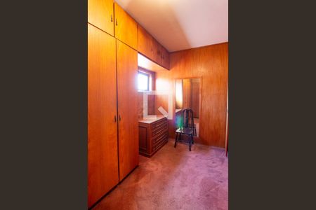 Casa à venda com 430m², 4 quartos e 4 vagas Casa à venda com 430m², 4 quartos e 4 vagasCloset da Suíte Master