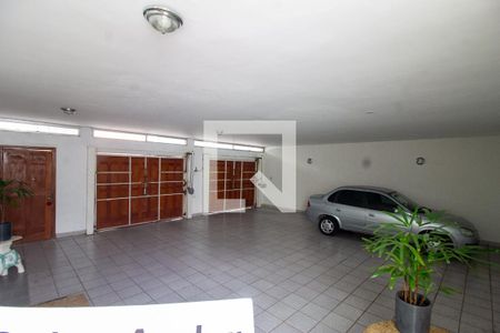 Casa à venda com 430m², 4 quartos e 4 vagas Casa à venda com 430m², 4 quartos e 4 vagasGaragem