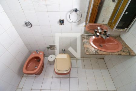 Casa à venda com 430m², 4 quartos e 4 vagas Casa à venda com 430m², 4 quartos e 4 vagasBanheiro da Suíte 2