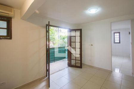 Sala de casa de condomínio para alugar com 2 quartos, 80m² em Jardim Petropolis, São Paulo