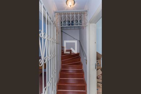 Escada de casa para alugar com 3 quartos, 200m² em Parque Sao Domingos, São Paulo