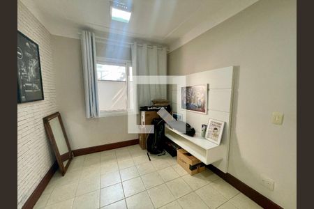 Casa de condomínio à venda com 380m², 5 quartos e 4 vagas Casa de condomínio à venda com 380m², 5 quartos e 4 vagasQuarto