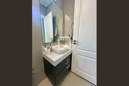 Casa de condomínio à venda com 380m², 5 quartos e 4 vagas Casa de condomínio à venda com 380m², 5 quartos e 4 vagasBanheiro da Suite 4