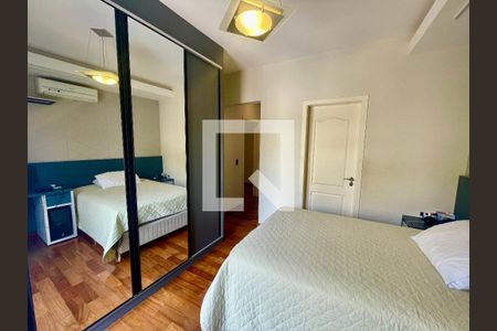 Casa de condomínio à venda com 380m², 5 quartos e 4 vagas Casa de condomínio à venda com 380m², 5 quartos e 4 vagasSuíte 2