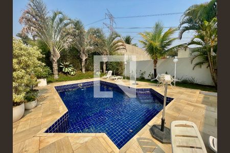 Casa de condomínio à venda com 380m², 5 quartos e 4 vagas Casa de condomínio à venda com 380m², 5 quartos e 4 vagasPiscina