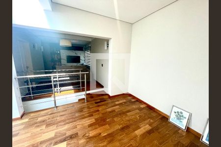 Casa de condomínio à venda com 380m², 5 quartos e 4 vagas Casa de condomínio à venda com 380m², 5 quartos e 4 vagasSala 1 do piso superior