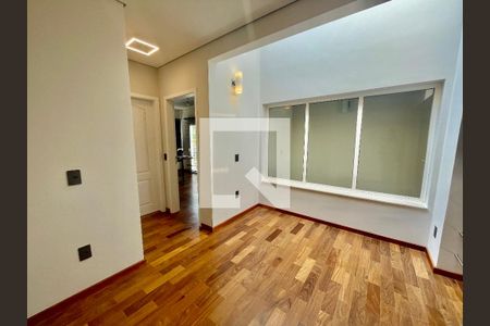 Casa de condomínio à venda com 380m², 5 quartos e 4 vagas Casa de condomínio à venda com 380m², 5 quartos e 4 vagasSala 1 do piso superior