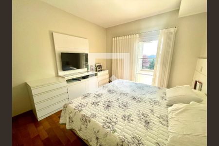 Casa de condomínio à venda com 380m², 5 quartos e 4 vagas Casa de condomínio à venda com 380m², 5 quartos e 4 vagasSuíte 1