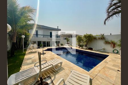 Casa de condomínio à venda com 380m², 5 quartos e 4 vagas Casa de condomínio à venda com 380m², 5 quartos e 4 vagasPiscina