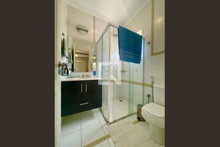 Casa de condomínio à venda com 380m², 5 quartos e 4 vagas Casa de condomínio à venda com 380m², 5 quartos e 4 vagasBanheiro da Suíte 2