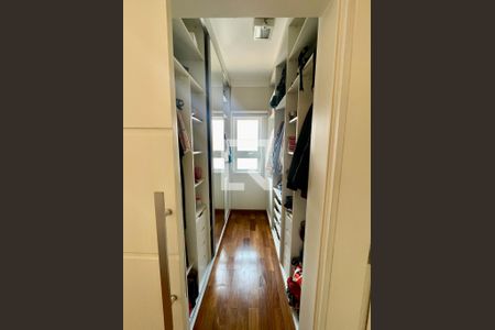 Casa de condomínio à venda com 380m², 5 quartos e 4 vagas Casa de condomínio à venda com 380m², 5 quartos e 4 vagasSuíte 1