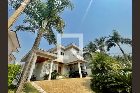 Casa de condomínio à venda com 380m², 5 quartos e 4 vagas Casa de condomínio à venda com 380m², 5 quartos e 4 vagasFachada